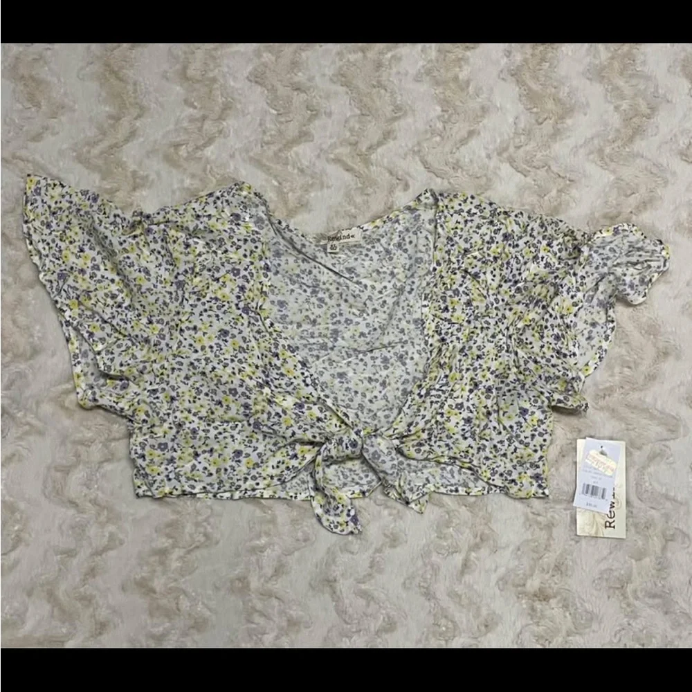 Rewind Flutter Sleeve Tie Front Blouse in Yellow and Gray - Picture 4 of 7